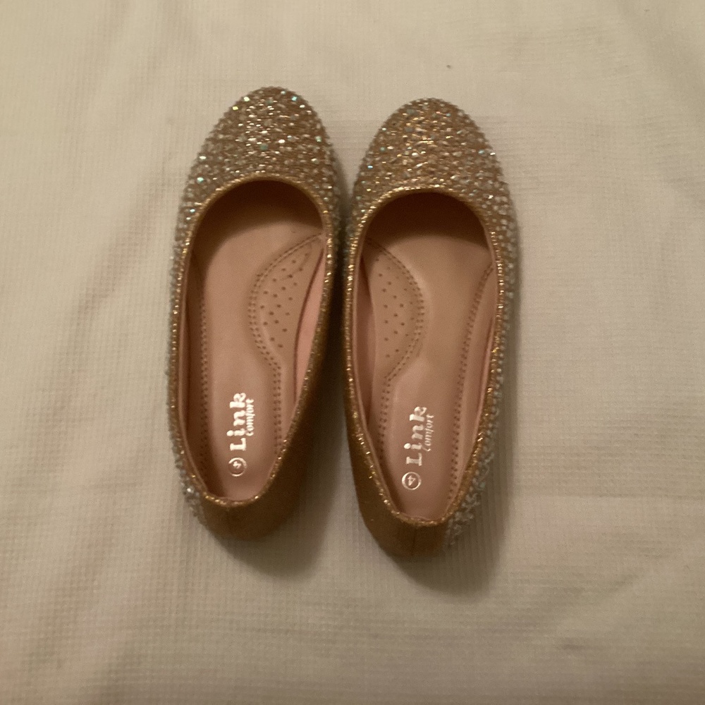 ✨Link Comfort Rhine Stone Flats✨